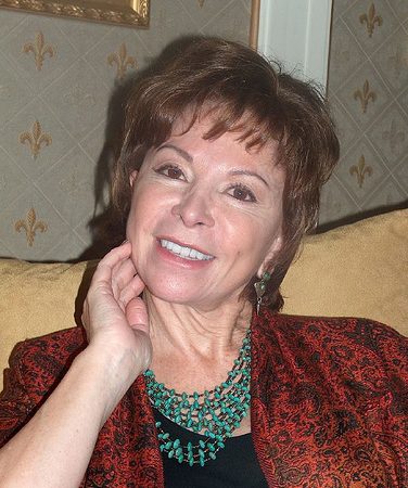 Escritora Isabel Allende diz que feminismo é revolução irreversível ao apresentar novo livro