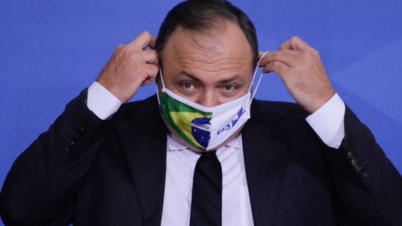Ministro da Saúde apresenta melhora, mas segue internado com covid-19