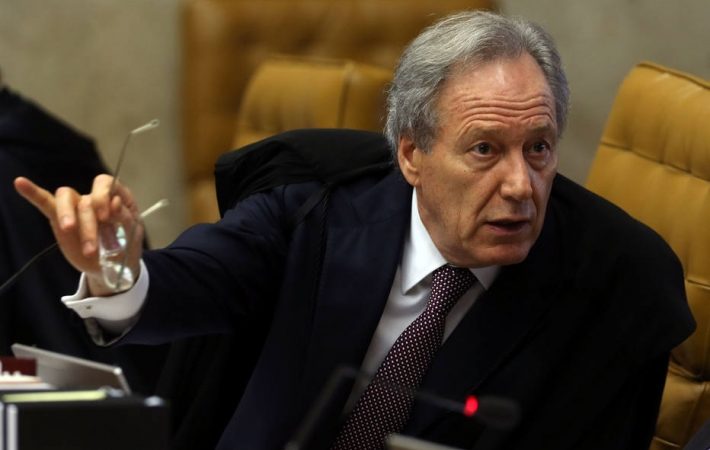 Lewandowski encaminha à PGR notícia-crime sobre suposto envolvimento de Bolsonaro em defesa de Flávio