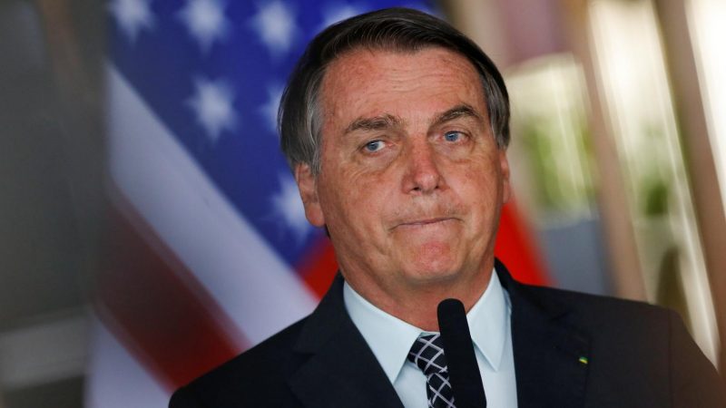 Bolsonaro diz que não trata de nenhum assunto com Mourão