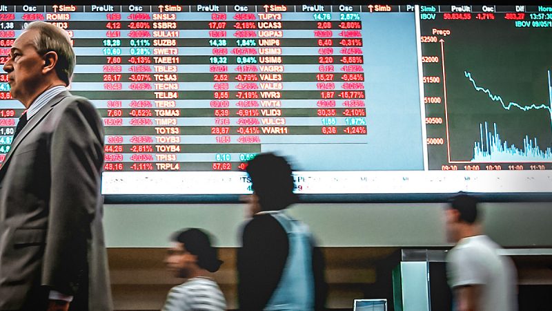 Ibovespa ensaia melhora com bateria de balanços ocupando holofotes