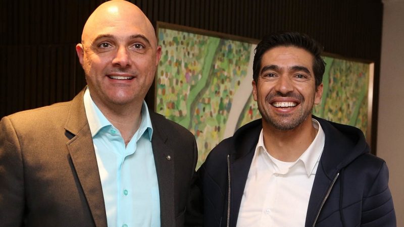 Reunião, tour pelo clube e boa impressão: o primeiro dia de Abel Ferreira no Palmeiras