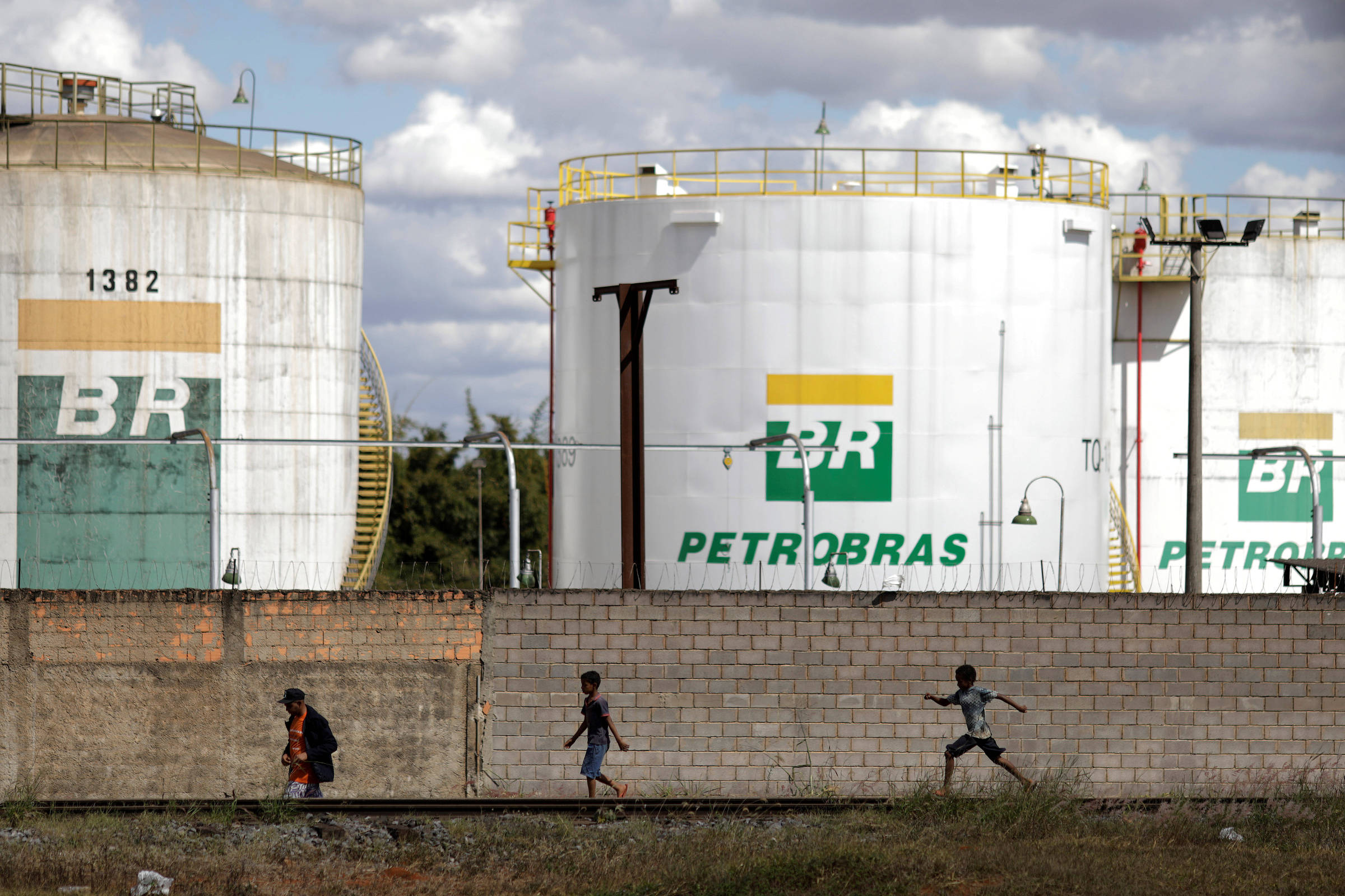 Petrobras pede propostas finais por refinaria Rlam, incluindo ao Grupo Mubadala