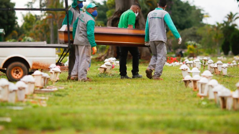 Morte por covid no Brasil cresce na faixa de 30 a 59 anos