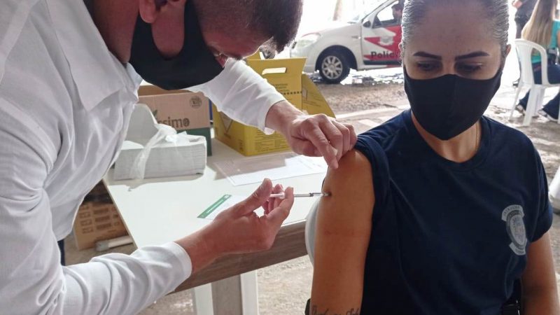 Em Sumaré, 99 guardas municipais e 25 bombeiros receberam a primeira dose da vacina contra a Covid-19