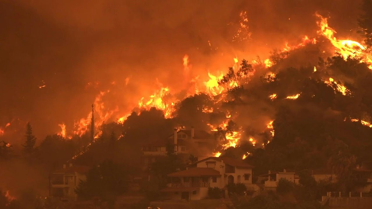 Incêndios arrasam a ilha grega de Eubeia | AFP