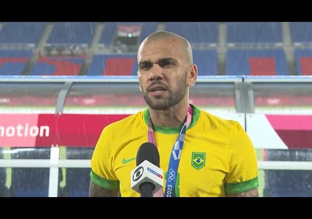 “O São Paulo FALHOU MUITO comigo!” OLHA como Daniel Alves POLEMIZOU após o OURO do Brasil!