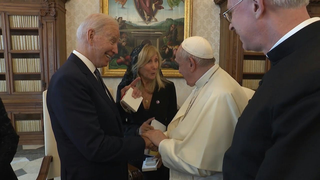 Papa e Biden se reúnem no Vaticano | AFP
