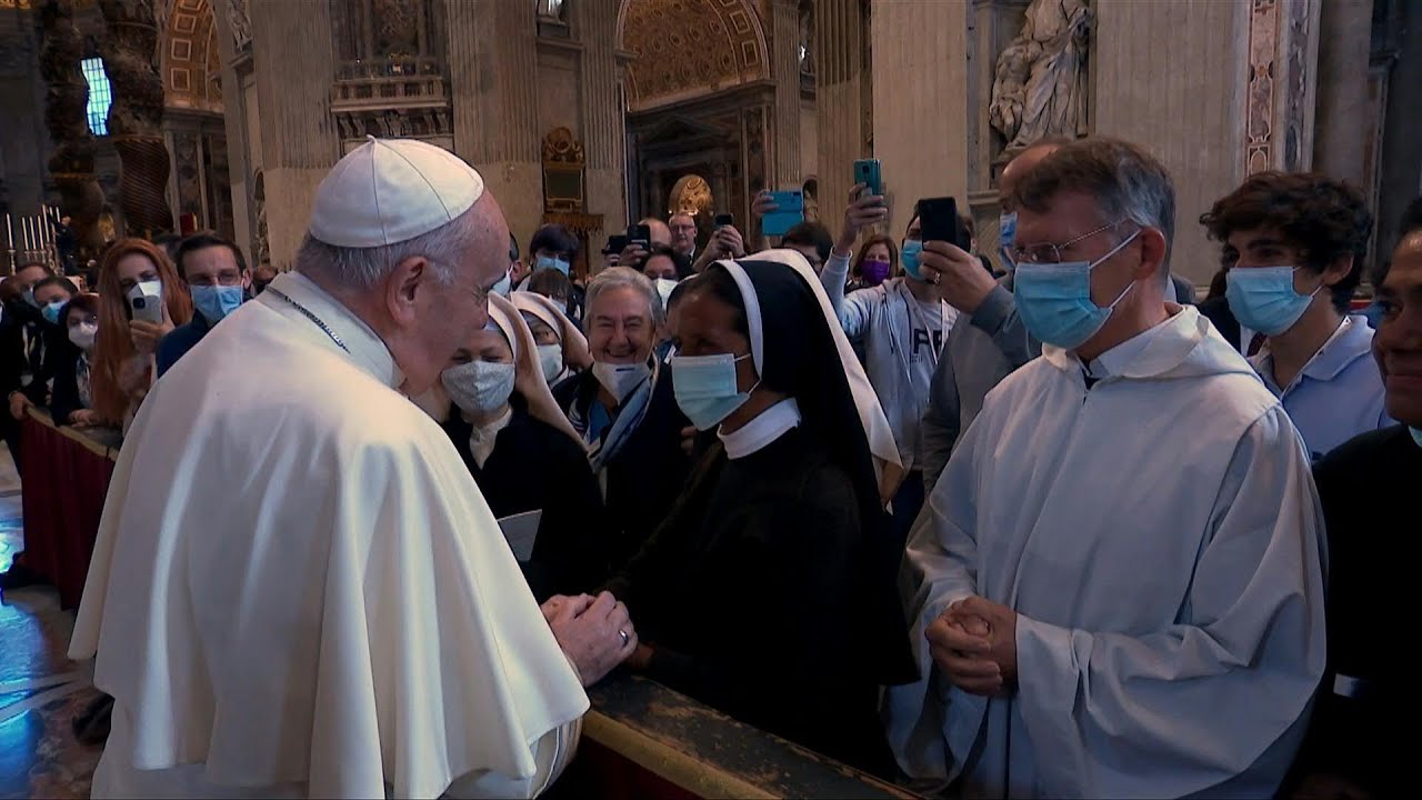 Papa recebe freira colombiana libertada no Mali | AFP