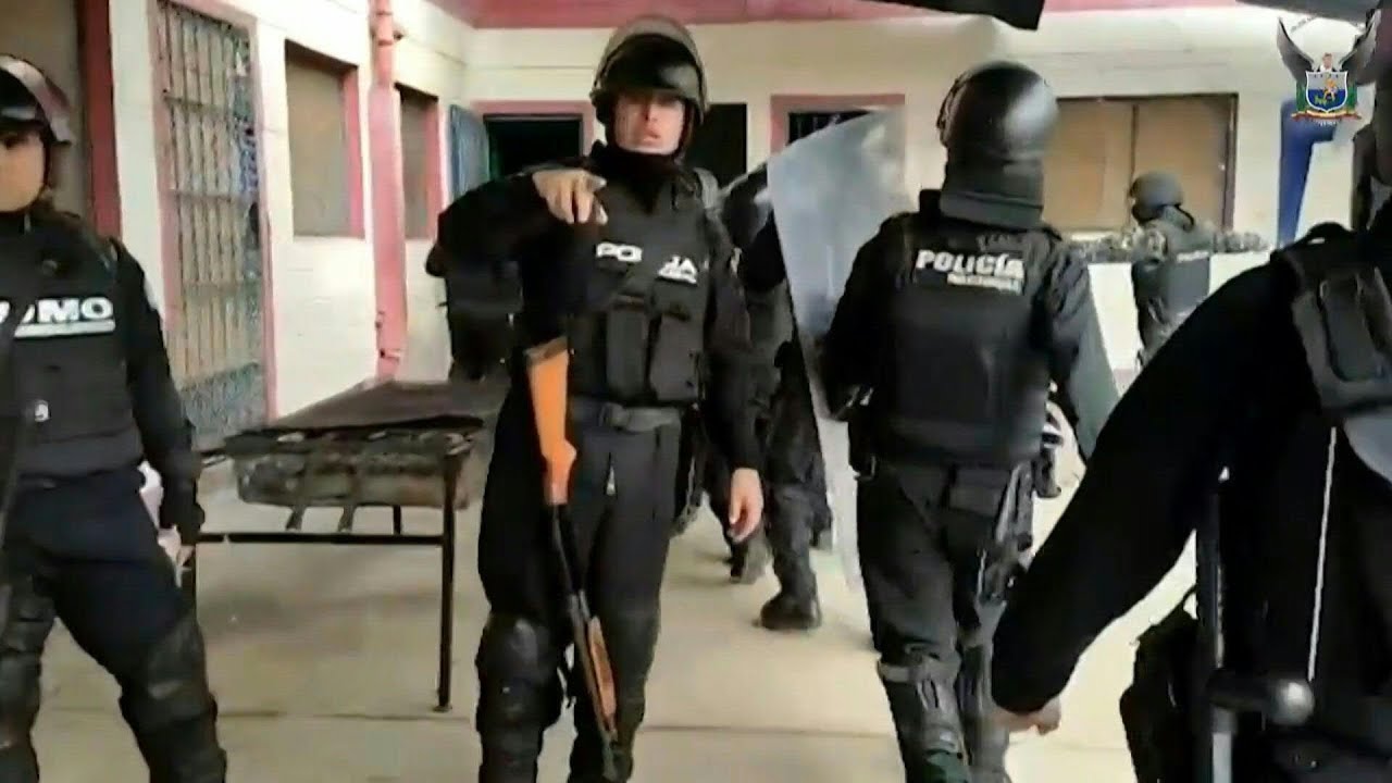 Policiais são recebidos com tiros no Equador | AFP