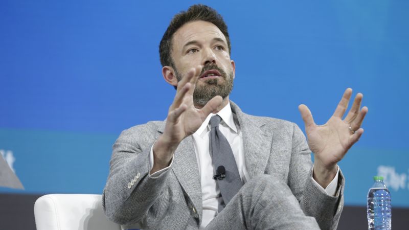 Ben Affleck diz que a abordagem de ‘linha de montagem’ da Netflix para fazer filmes de qualidade é ‘um trabalho impossível’