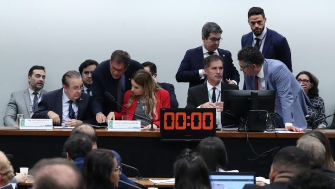 CMO vota relatório final da LOA com corte menor do PAC; acompanhe