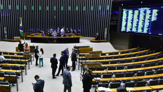 Câmara regulamenta apostas esportivas e libera cassinos on-line