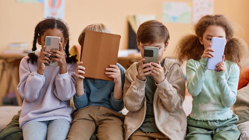 Celular: uso demasiado afeta saúde mental de jovens? – 11/12/2023 – Tec
