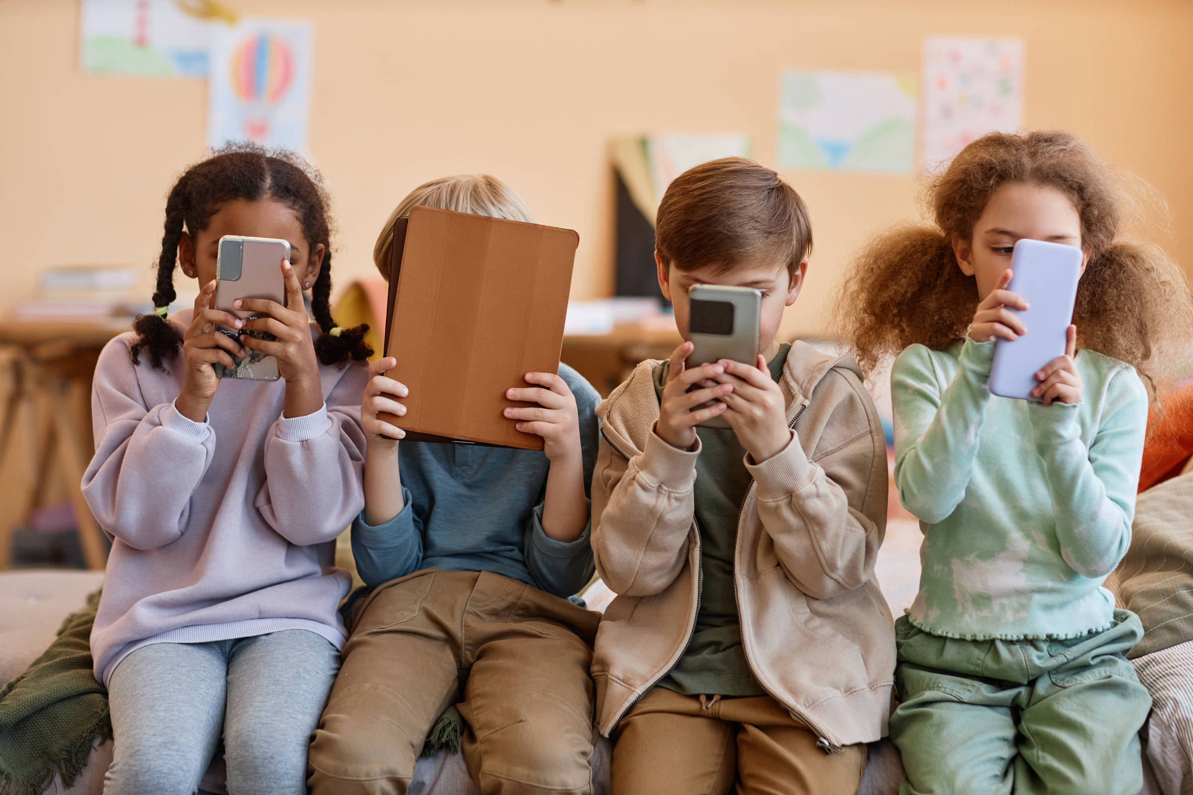 Celular: uso demasiado afeta saúde mental de jovens? – 11/12/2023 – Tec
