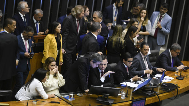 Congresso aprova Orçamento com verba recorde para emendas e fundo eleitoral