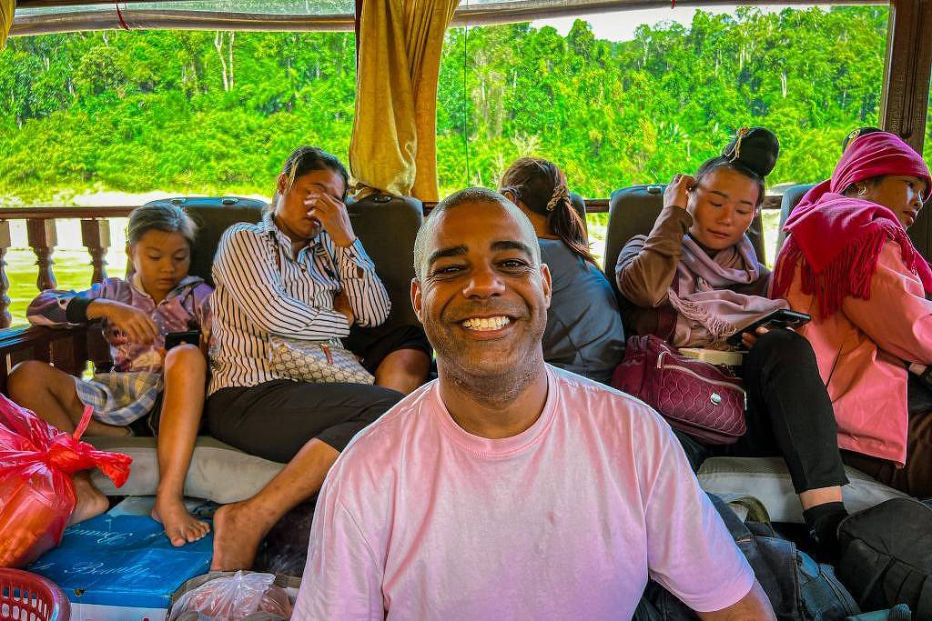 Cruzei da Tailândia para Laos de canoa – 29/11/2023 – Robson Jesus