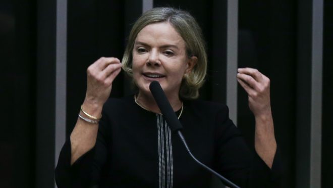 Gleisi defende rombo nas contas públicas, mas nega crise com Haddad