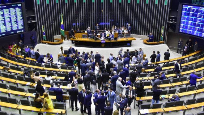 Governo e Congresso brigam por recursos e ameaçam a meta fiscal