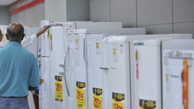 Governo rebate indústria e diz que geladeiras não custarão R$ 5 mil com nova regra de eficiência