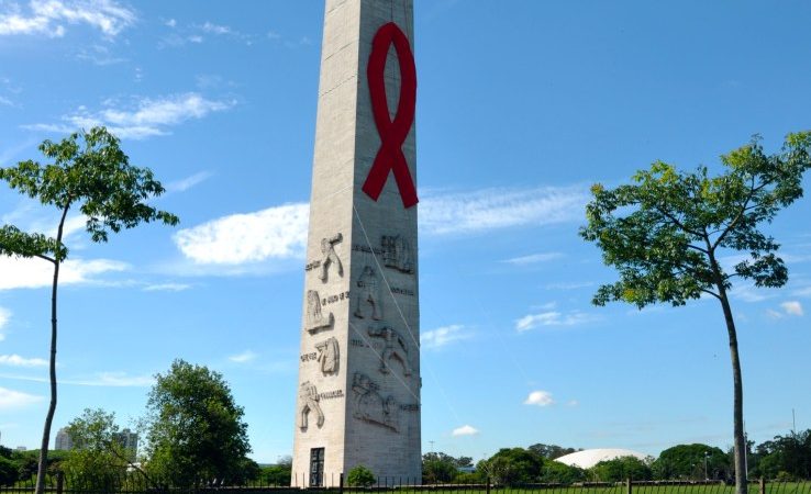 Laço vermelho no Obelisco do Ibirapuera lembra a luta contra a Aids – Secretaria da Saúde