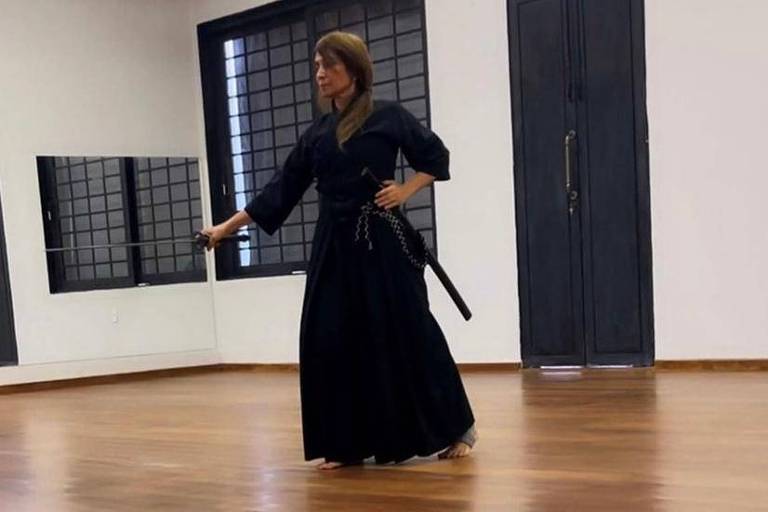 Mulher aprendeu iaidô na internet e agora é da seleção – 16/12/2023 – Esporte