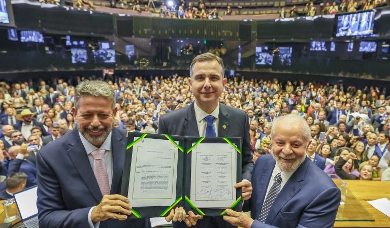 Reforma tributária é promulgada pelo Congresso; Lira prevê a geração de milhares de empregos – Notícias
