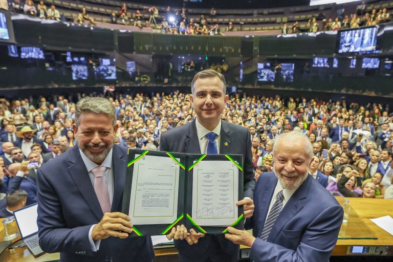 Reforma tributária é promulgada pelo Congresso; Lira prevê a geração de milhares de empregos – Notícias