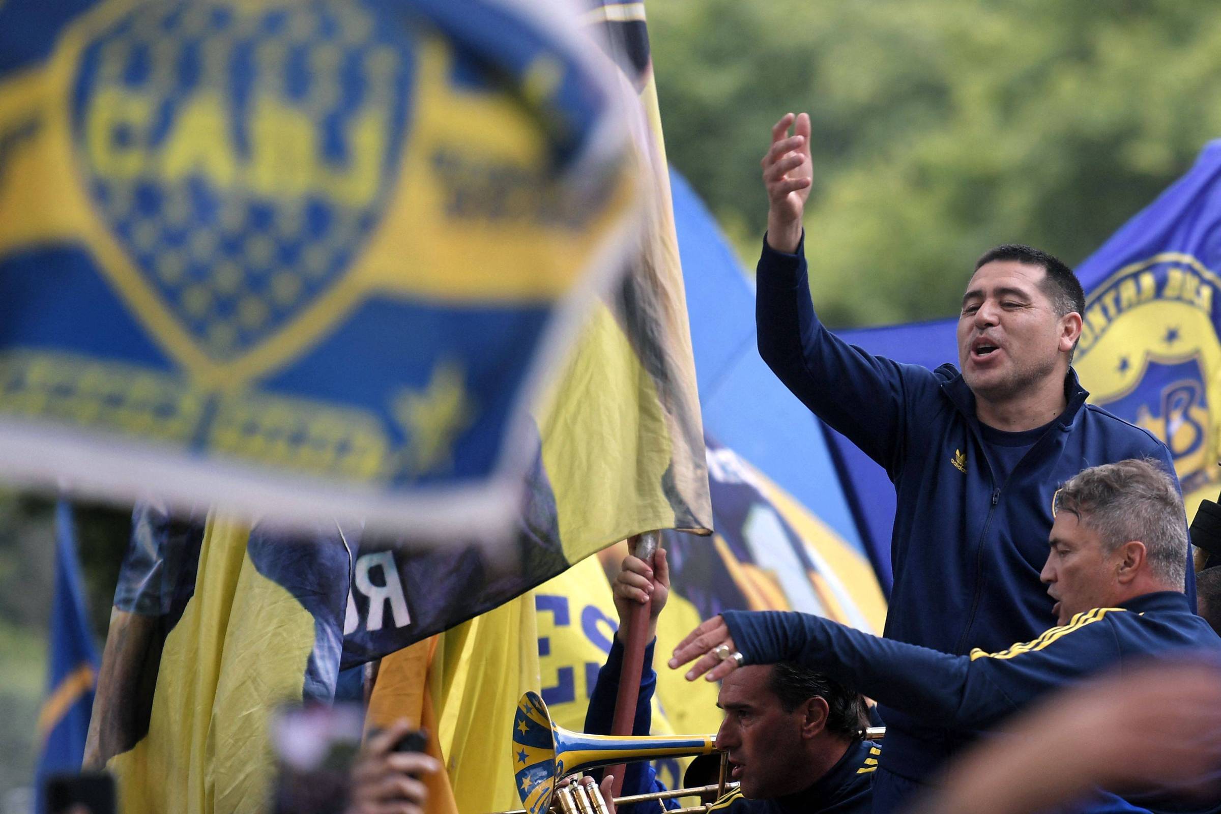 Riquelme leva recorde de eleitores às urnas, vence Macri e é eleito presidente do Boca Jrs – 18/12/2023 – Esporte