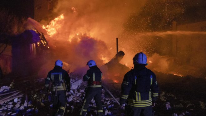 Rússia reage a ataque e bombardeia cidades ucranianas