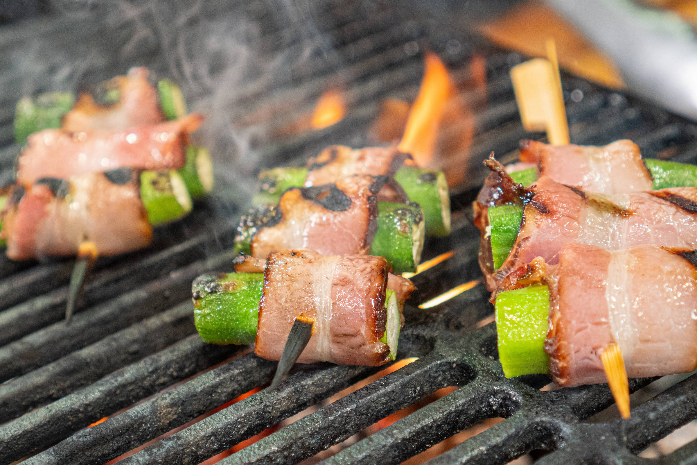 Sabor japonês na grelha, robata de quiabo com bacon surpreende o paladar – 04/12/2023 – Nação churrasqueira