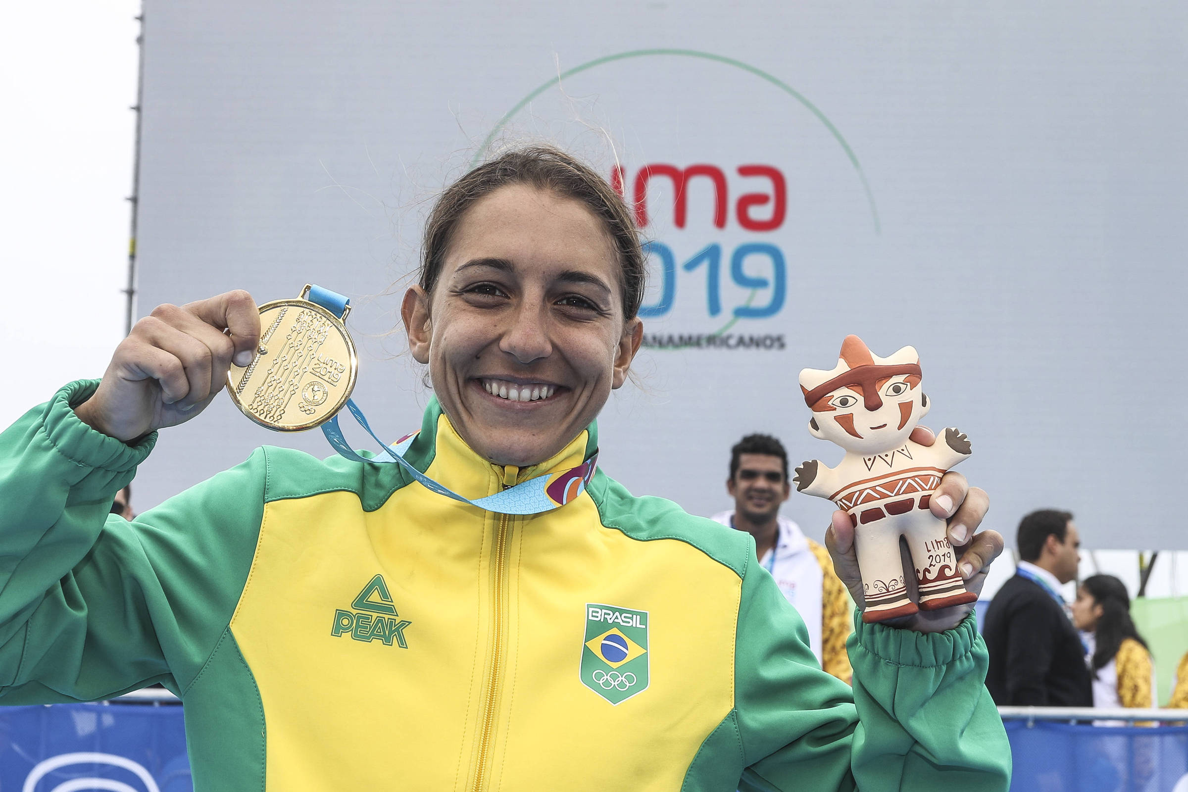Triatleta, campeã do Pan-2019, é atropelada durante treino e está em estado grave – 23/12/2023 – Esporte