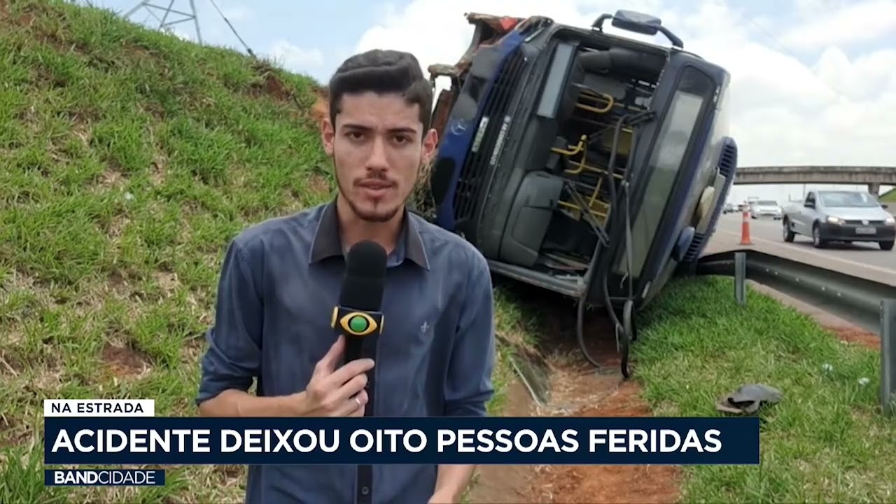 Ônibus tomba e deixa oito pessoas feridas