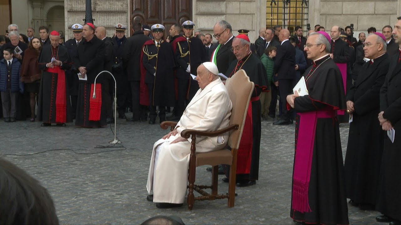 Papa cumprimenta multidão em cerimônia em Roma | AFP