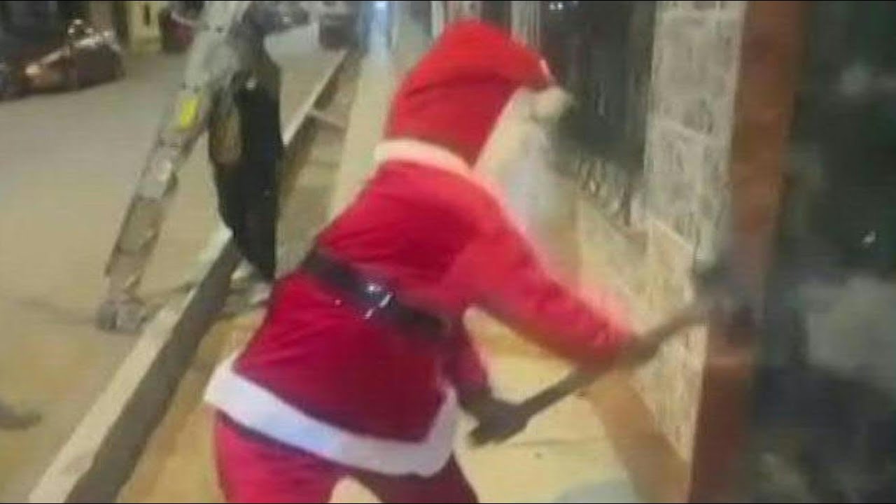 ‘Papai Noel’ de marreta | AFP