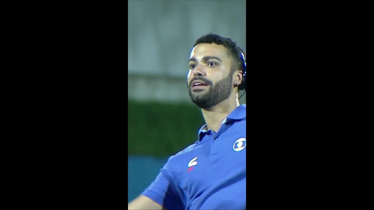 REPÓRTER FAZ GOLAÇO DE FALTA NO JOGO DO GABIGOL | #SHORTS | sportv