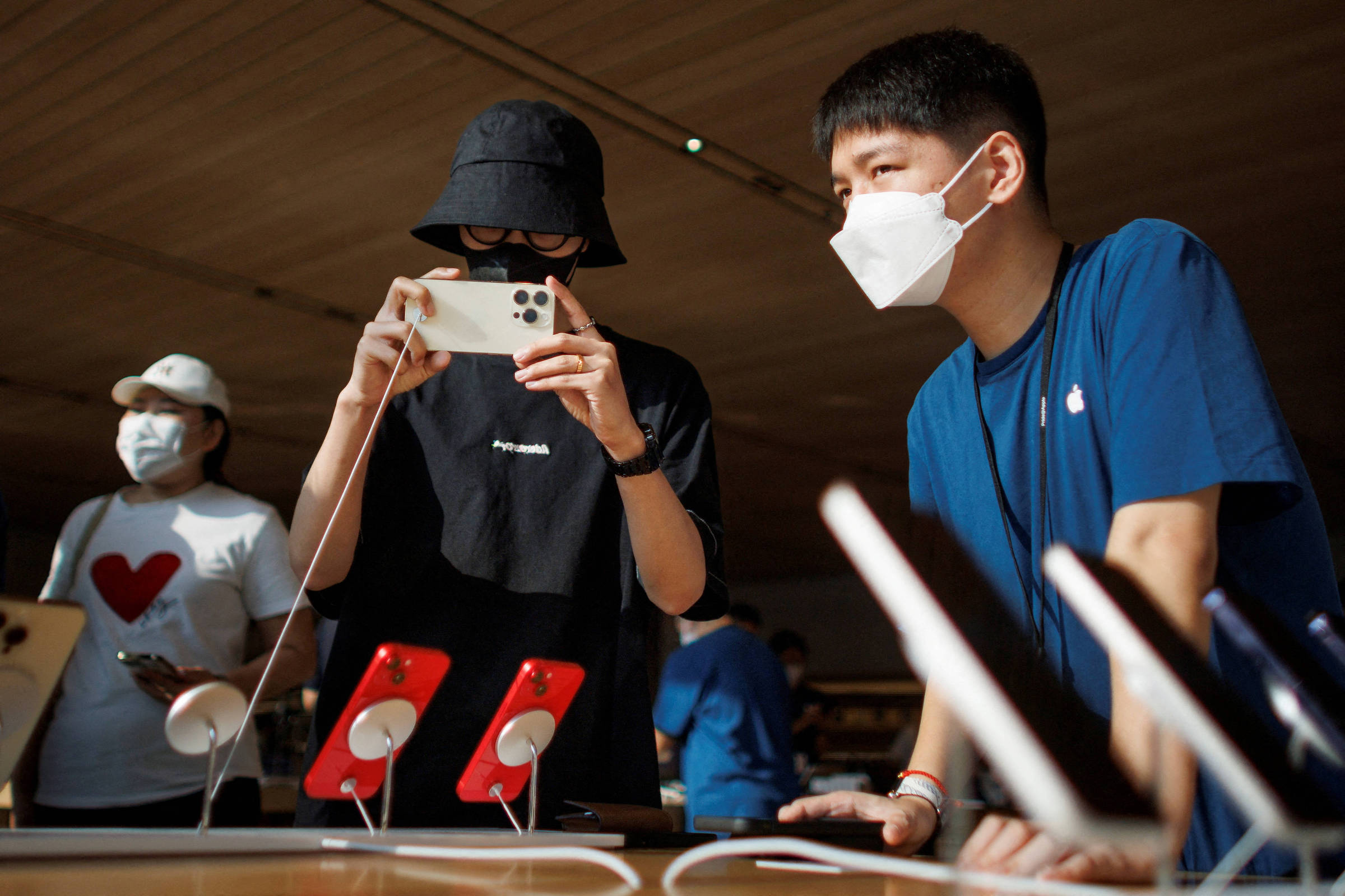 Apple dá raro desconto em iPhones na China – 15/01/2024 – Tec