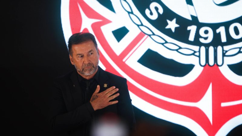 Augusto Melo toma posse e anuncia reforços no Corinthians – 02/01/2024 – Esporte