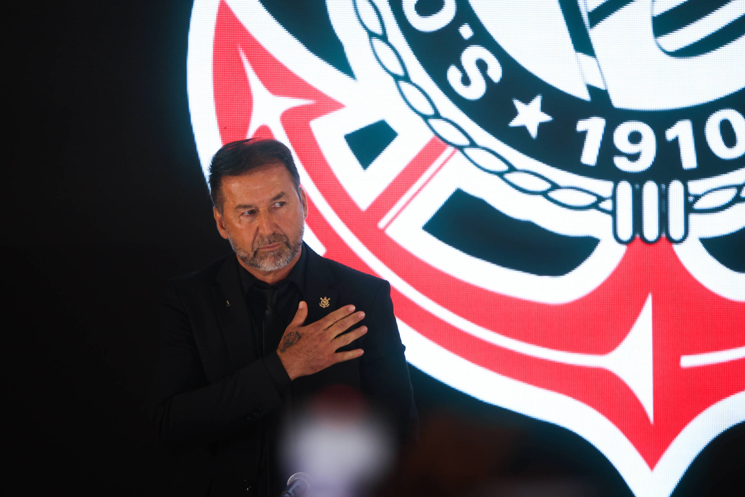 Augusto Melo toma posse e anuncia reforços no Corinthians – 02/01/2024 – Esporte