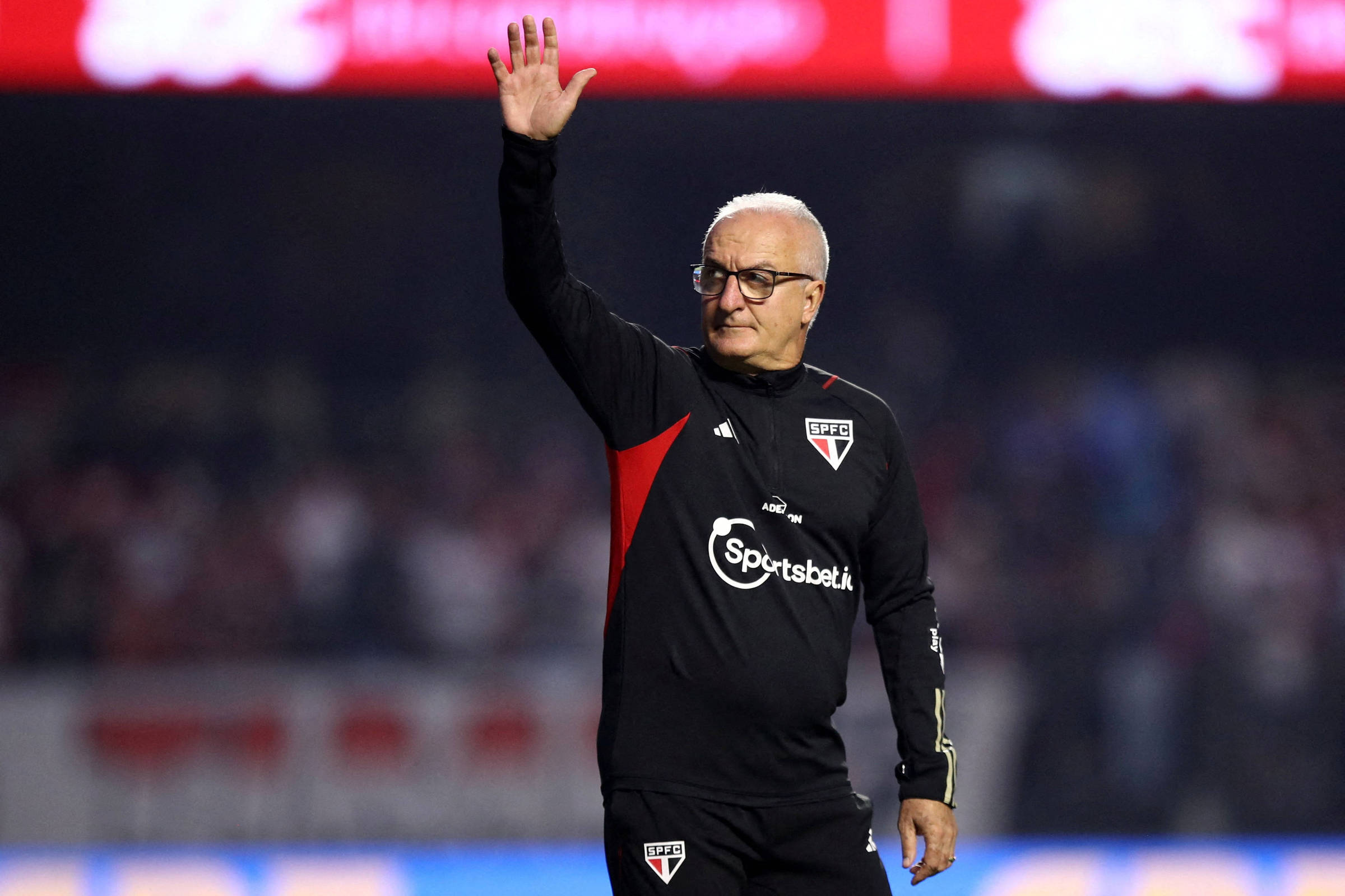 CBF: Multa milionária por ‘roubo’ de Dorival gera embate – 28/01/2024 – Mônica Bergamo