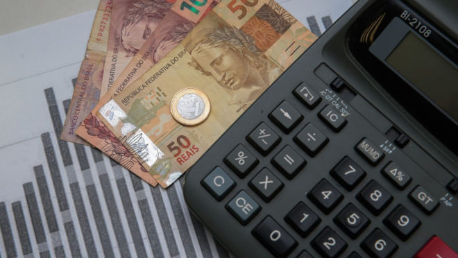 Conselho aprova nova redução no teto de juros do consignado do INSS