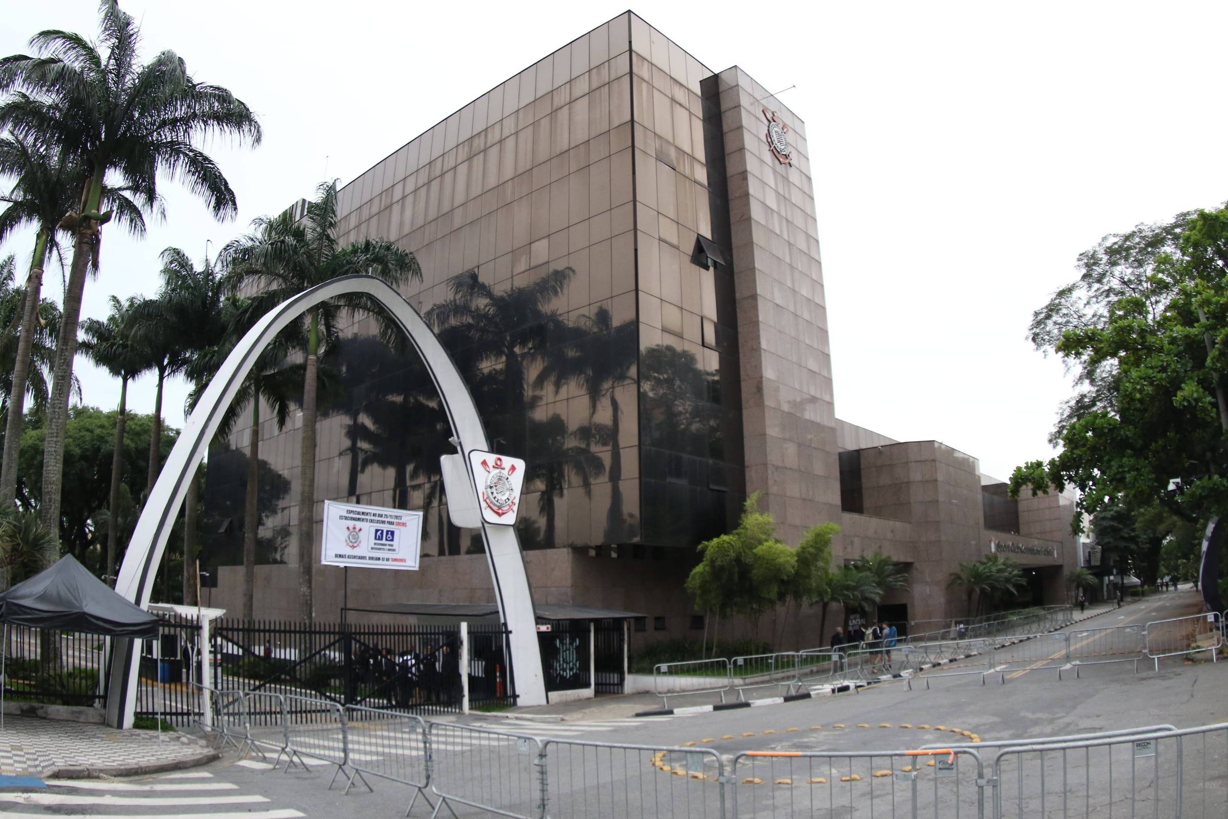 Corinthians leva para polícia equipamentos de espionagem – 15/01/2024 – Esporte