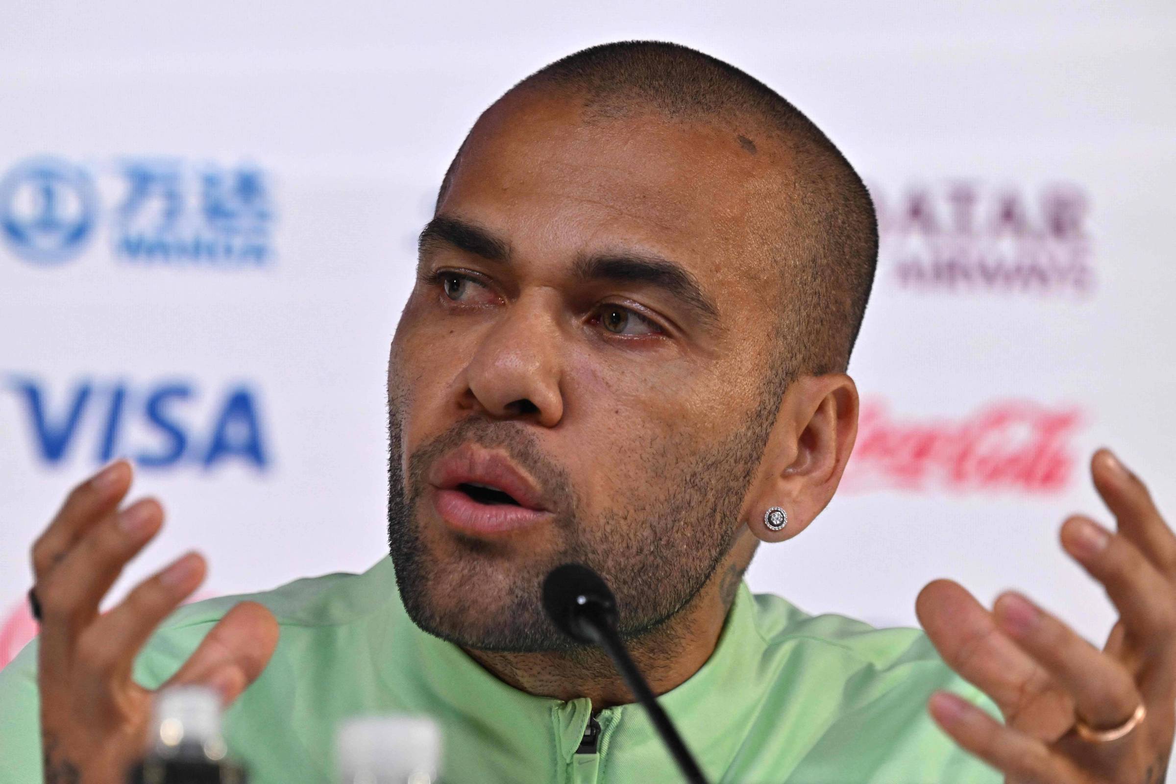 Daniel Alves muda versão e dirá que estava bêbado – 17/01/2024 – Esporte