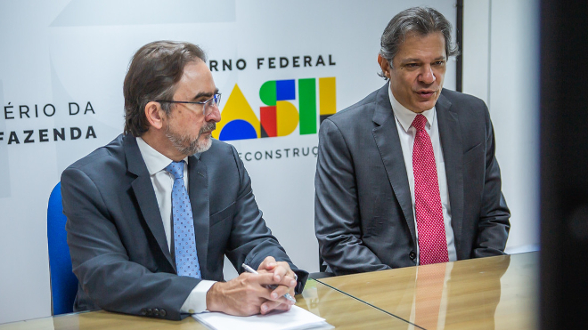 Governo convoca 200 pessoas para regulamentar reforma tributária