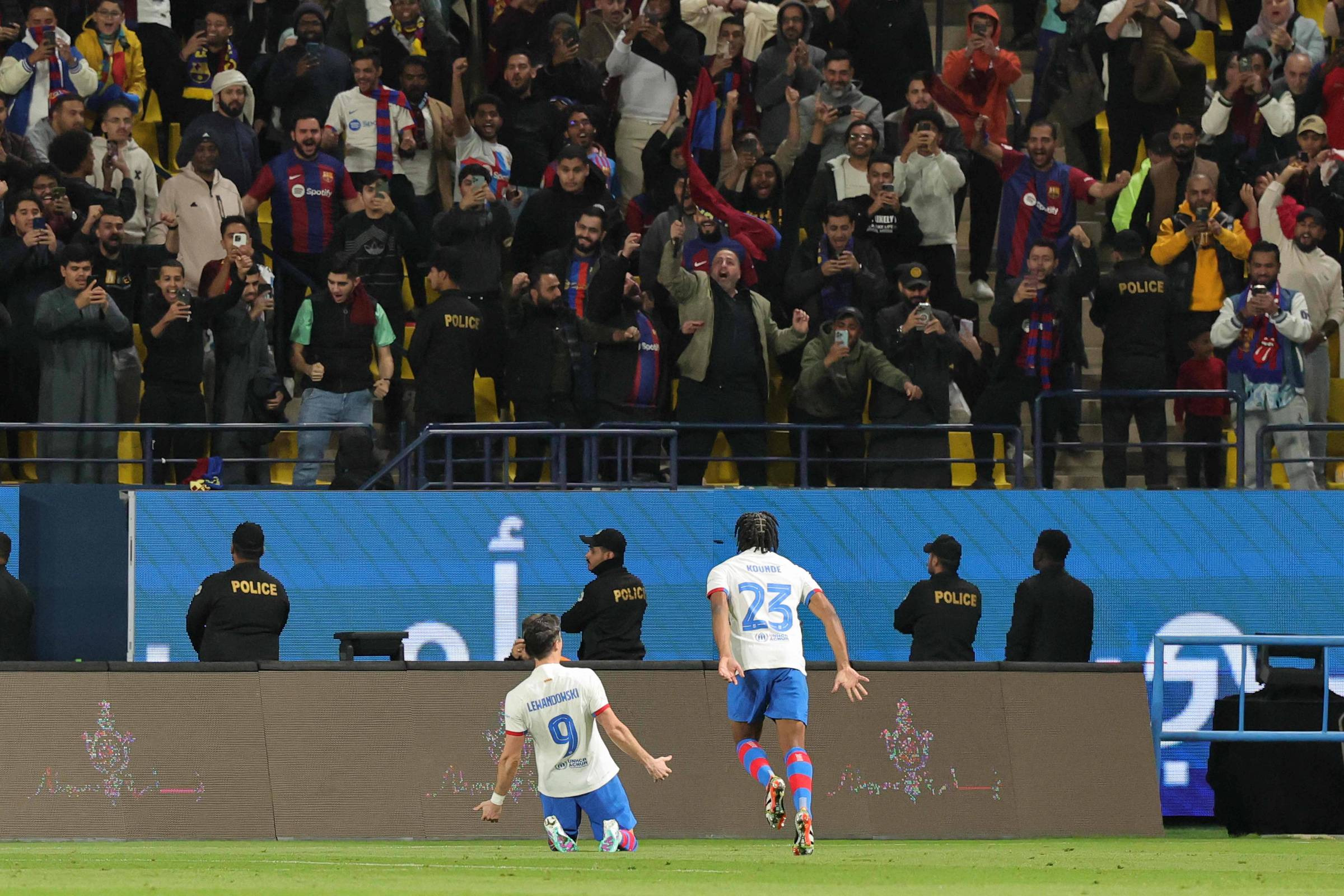 ‘Hipocrisia, Barça!’, diz torcida sobre direitos humanos – 13/01/2024 – O Mundo É uma Bola