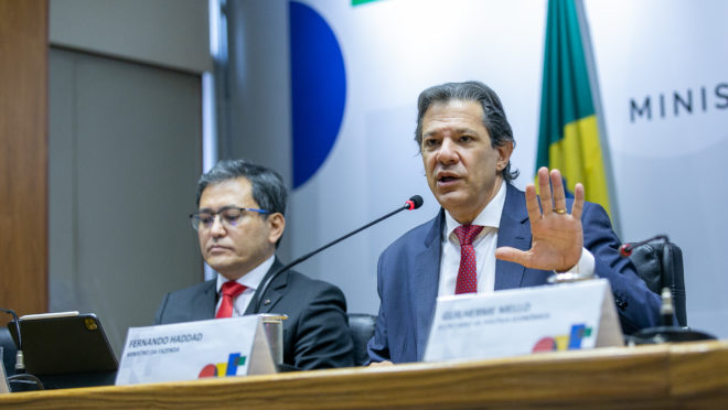 Imposto em compras até US$ 50 pode compensar desoneração da folha