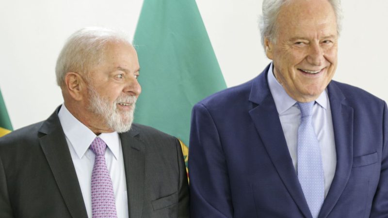 Lula assina nomeação de Lewandowski no Ministério da Justiça