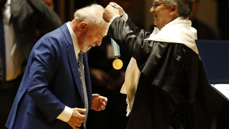 Lula participa de comemoração de 90 anos da USP