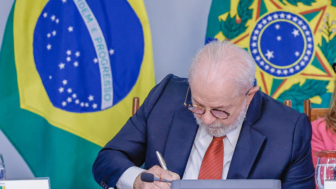 Lula sanciona Lei Orçamentária 2024 com vetos na saúde e assistência social