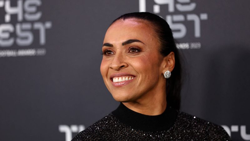Marta é homenageada pela Fifa e fala em jogar Paris-2024 – 15/01/2024 – Esporte